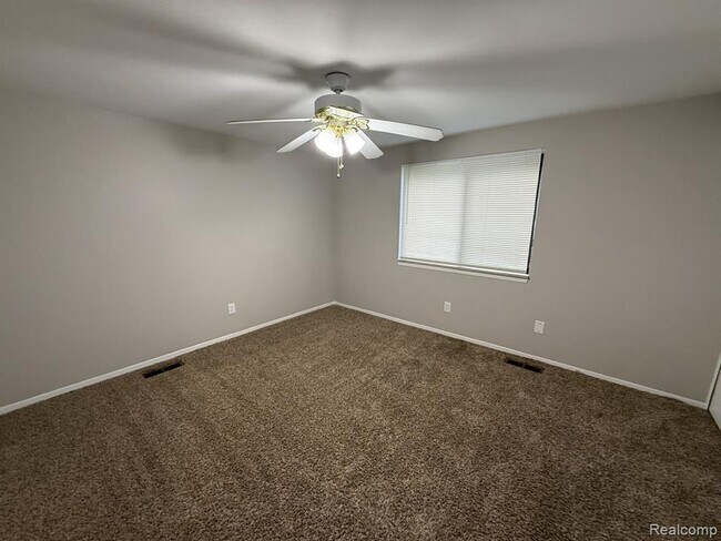 Building Photo - 27153 Farmbrook Villa Dr