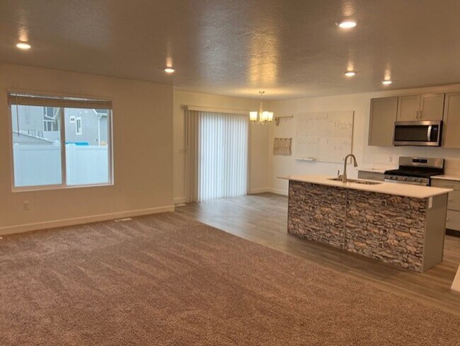 Building Photo - Gorgeous home in Payson, UT