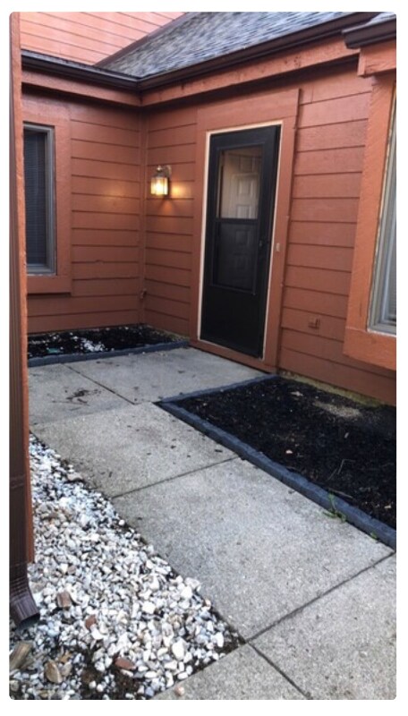 Building Photo - 4418 Burlingame Commons