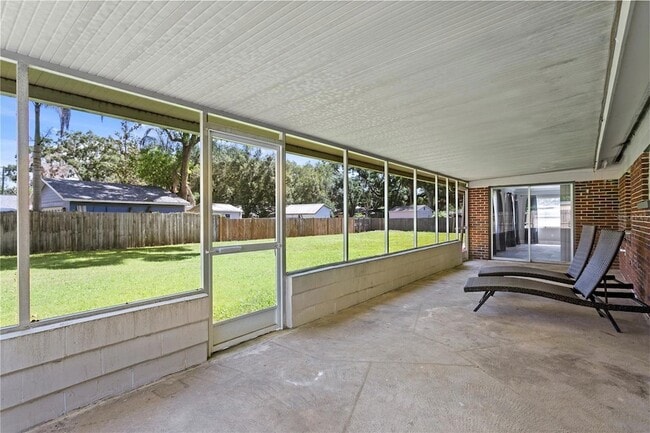 Building Photo - 6928 Greenhill Pl