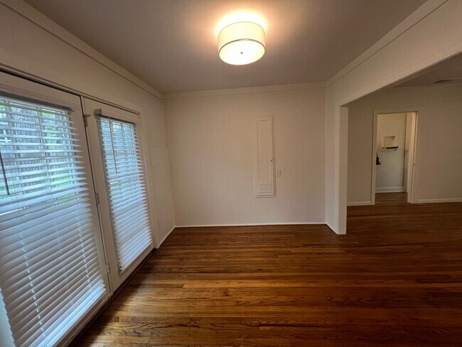 Building Photo - Cherrywood Bungalow for Rent