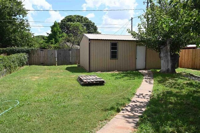 Building Photo - 1206 Amherst St