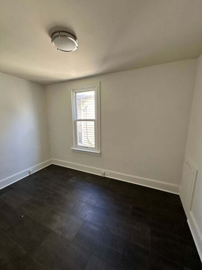 Building Photo - 404 4th St
