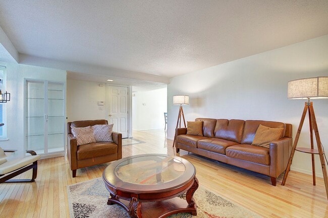 Building Photo - 3bd/1.5ba Bellevue Home