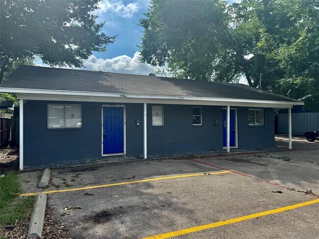 Primary Photo - 1001 Spooner St