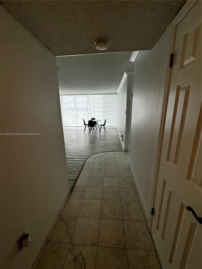 Building Photo - 18061 Biscayne Blvd