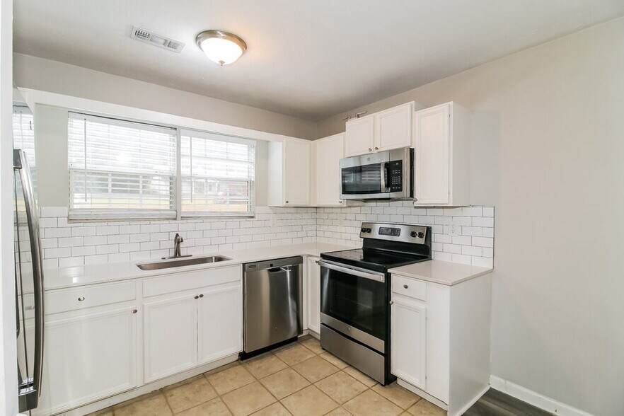 Building Photo - 1325 Carney Ct