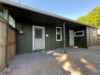 Building Photo - 418 N 61st St