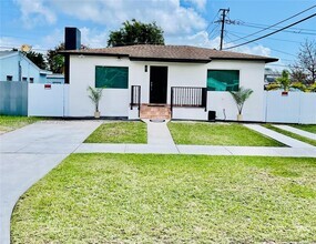 Building Photo - 3915 SW 68th Ave