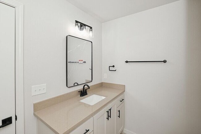 Building Photo - 8904 Oakleaf Ct