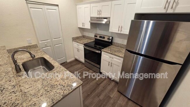 Building Photo - 915 Ariana St