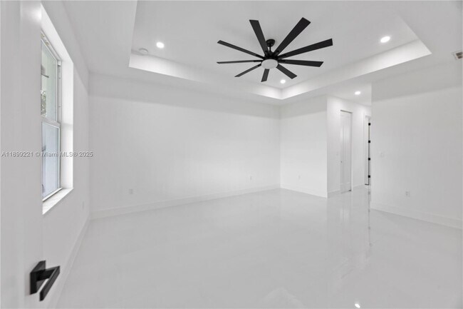 Building Photo - 3111 W 17th St