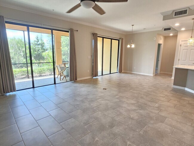 Building Photo - Annual Unfurnished 2 Bedroom 2 Bathroom First Floor Condo with 1 Car Garage in Sarasota National!