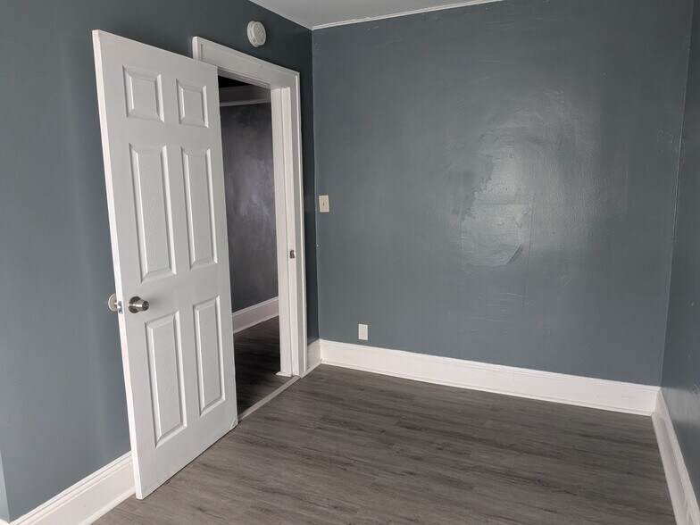 Building Photo - 66 Broad St