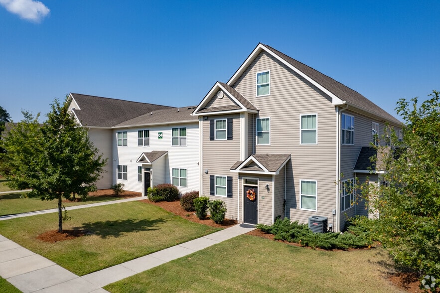 Building Photo - Basswood Landing Apartments