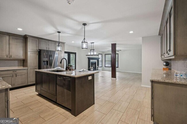 Building Photo - 7379 N Mitchell Ct