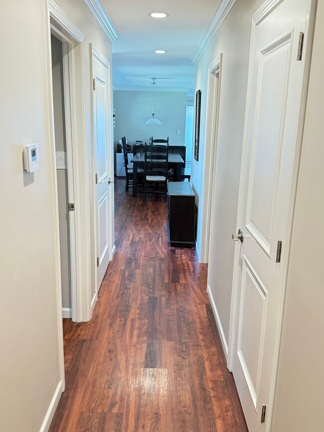 Building Photo - 3002 Meadowbrook Ct