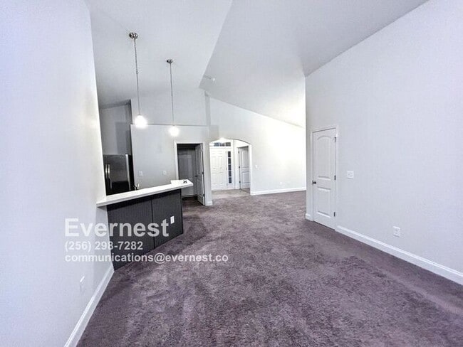 Building Photo - 4-Bedroom, 2-Bathroom Home with Modern App...