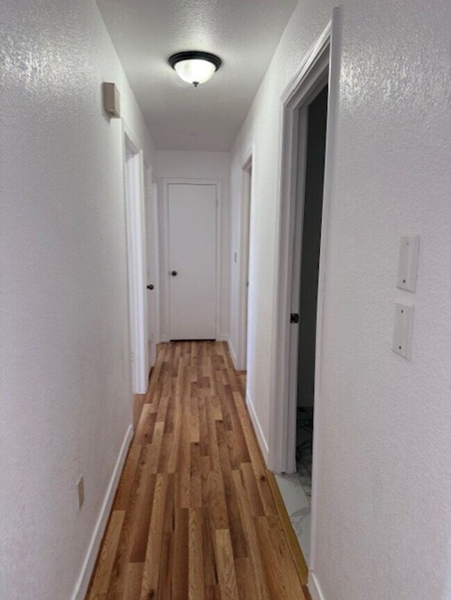 Building Photo - 1324 S Ocotillo Dr