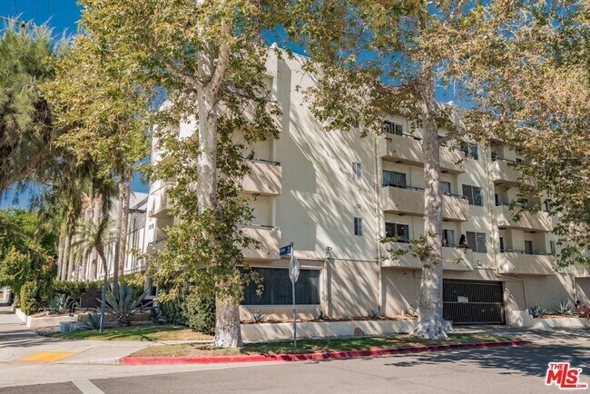 Building Photo - 4702 Fulton Ave