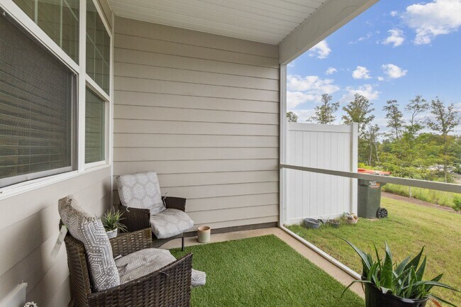 Building Photo - Townhouse in Tega Cay Available NOW! MOVE IN SPECIAL! $300 off 1st Month's Rent if Moved in by Ja...