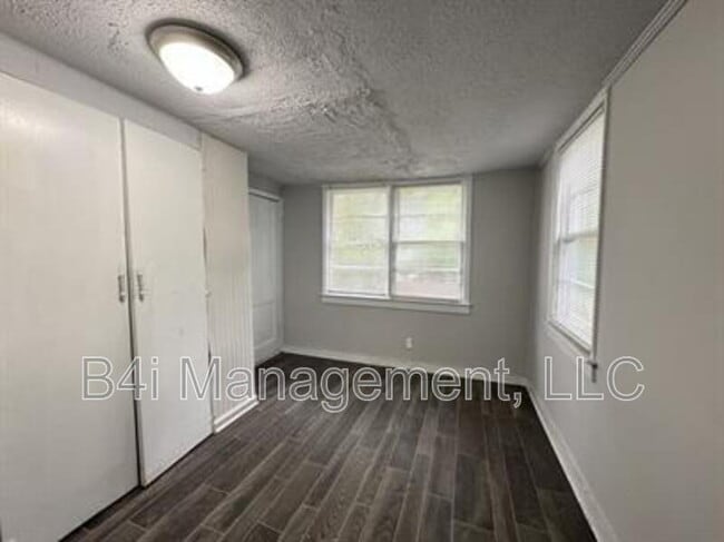 Building Photo - 173 Ward St