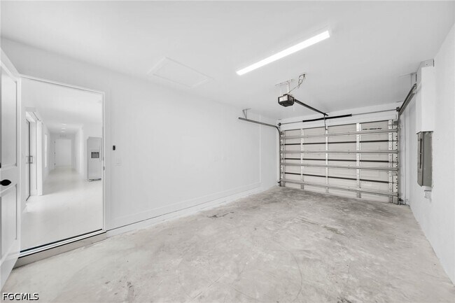 Building Photo - 4987 Fairway Ct