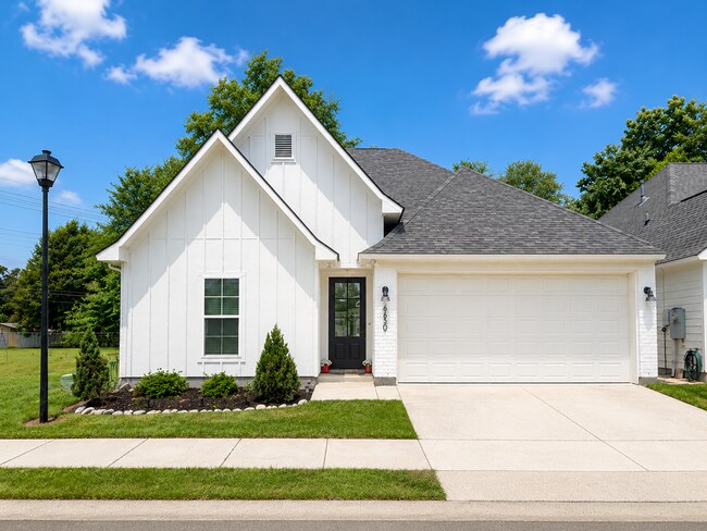 Building Photo - Custom Home Off Tiger Bend|Great Location