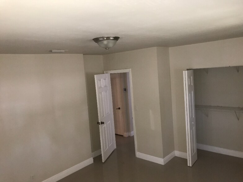 Building Photo - 1306 S 29th Ave
