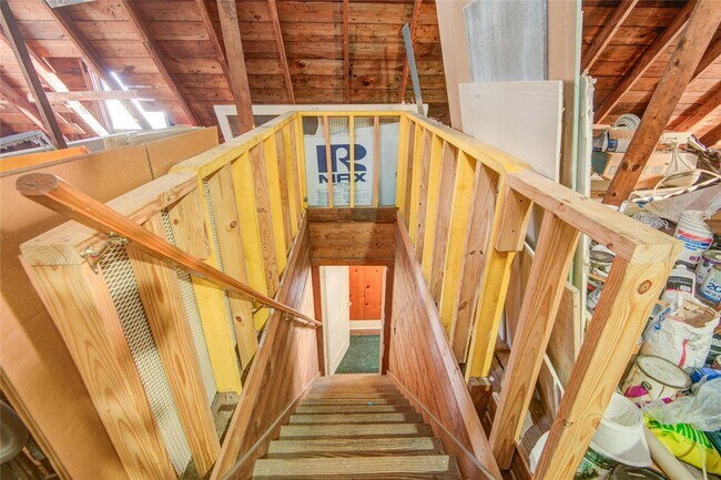 Building Photo - 401 W Clay St