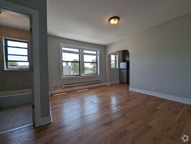Building Photo - 4542 N Damen Ave