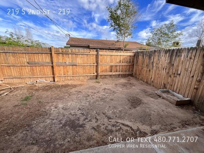 Building Photo - 219 S 2nd St