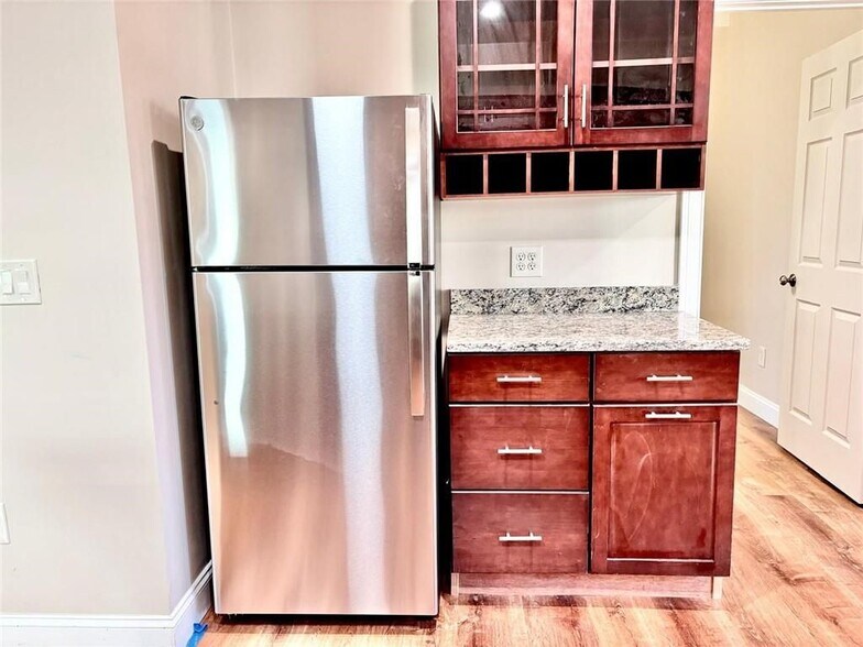 Building Photo - 41 Hudson St