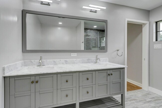 Building Photo - 5419 Dumfries Dr