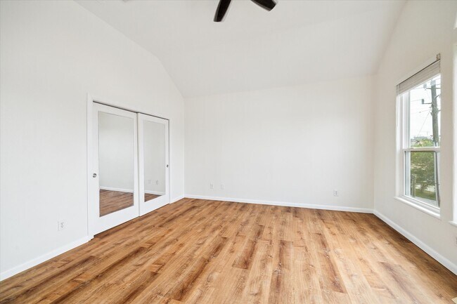 Building Photo - 2402 Calumet St