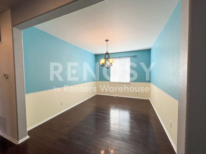 Building Photo - 25104 E Pinewood Pl