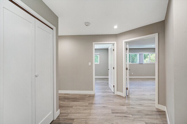 Building Photo - 5346 Tyrone Ave