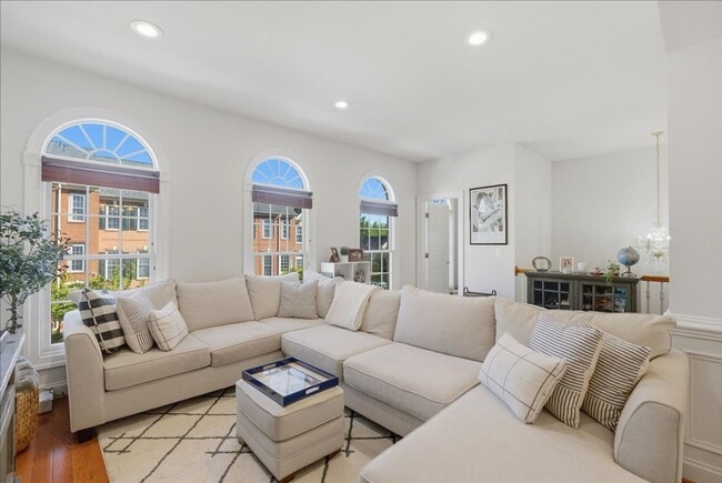 Building Photo - Welcome to this beautifully maintained 4-bedroom, 3.5-bath townhome in the heart of Lorton