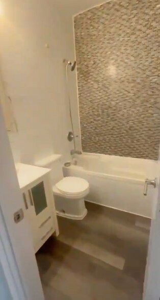 Building Photo - 142 Norwood Ave