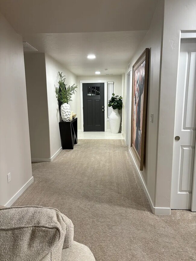 Building Photo - Garby