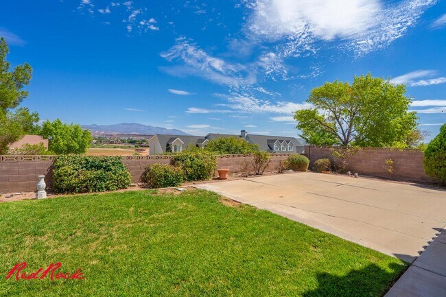 Building Photo - Spacious 6 Bedroom Home with a Balcony!