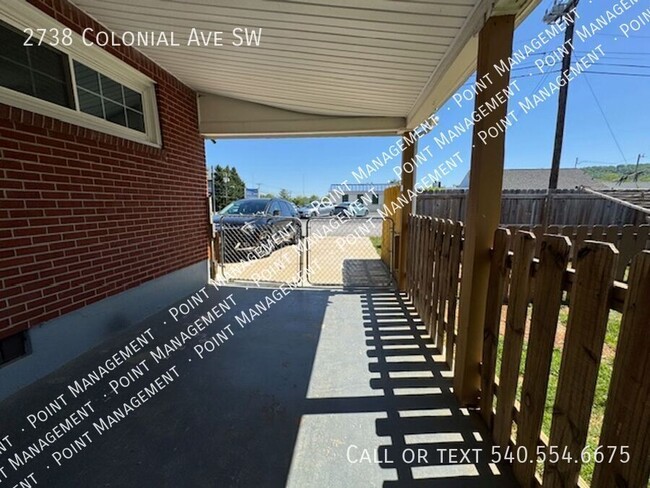 Building Photo - 2738 Colonial Ave SW