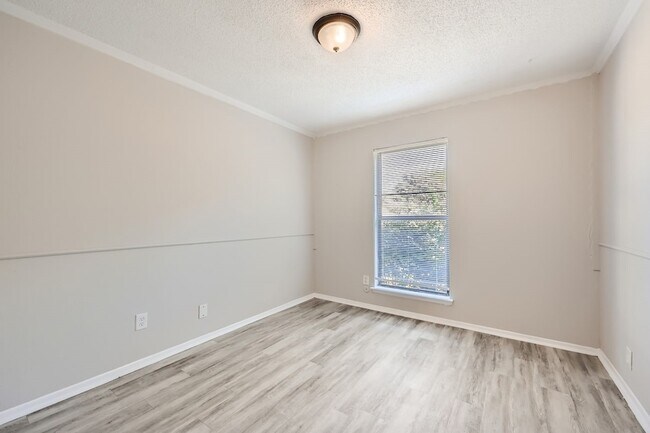 Building Photo - 602 Carl C Senter St