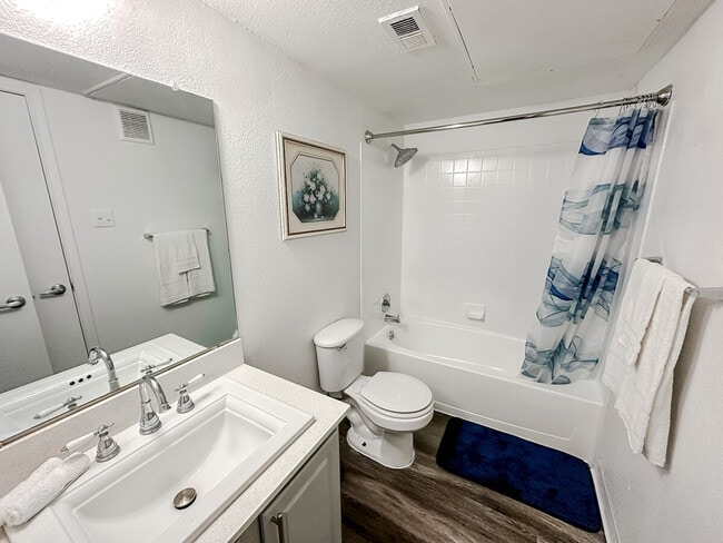 Building Photo - 1071 Clayton Ln