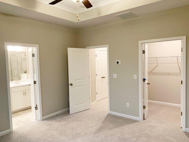 Building Photo - 6023 Skellig St