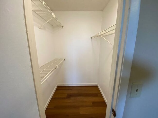 Building Photo - Wonderful 1 Bedroom/1 Bathroom Gated Condo...