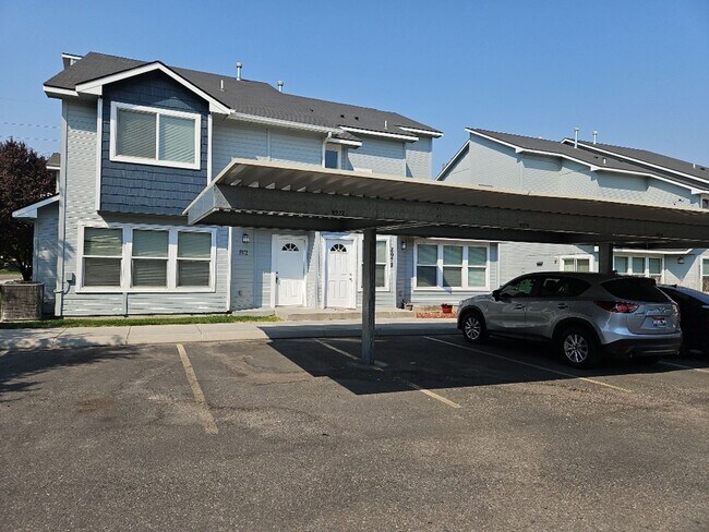 Building Photo - Fabulous Location!  3 bedroom, 2 bathroom ...