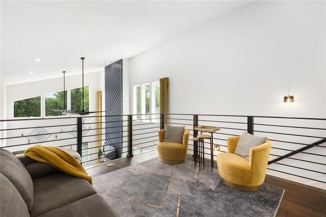 Building Photo - 255 Mathewson Pl SW