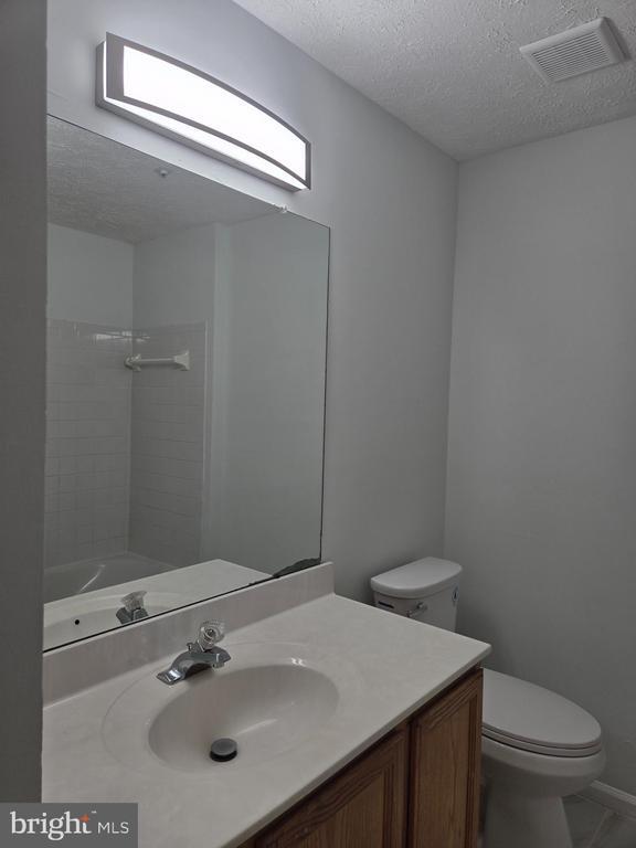 Building Photo - 6632 Granville Ct