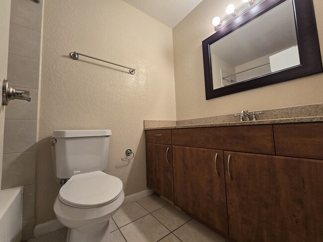 Building Photo - 1 Bed 1 Bath Third floor condo in Nice Community for Rent in Orlando $1349